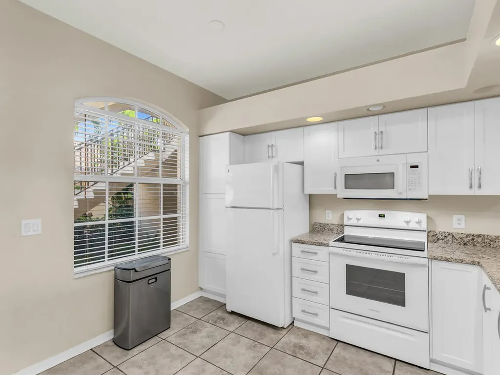 338 Newport Drive Naples FL 34114