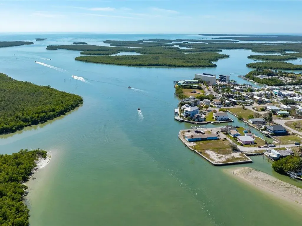 108 East Court Goodland FL 34140