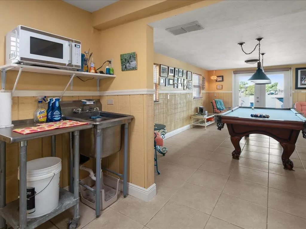 565 Coconut Avenue W Goodland FL 34140