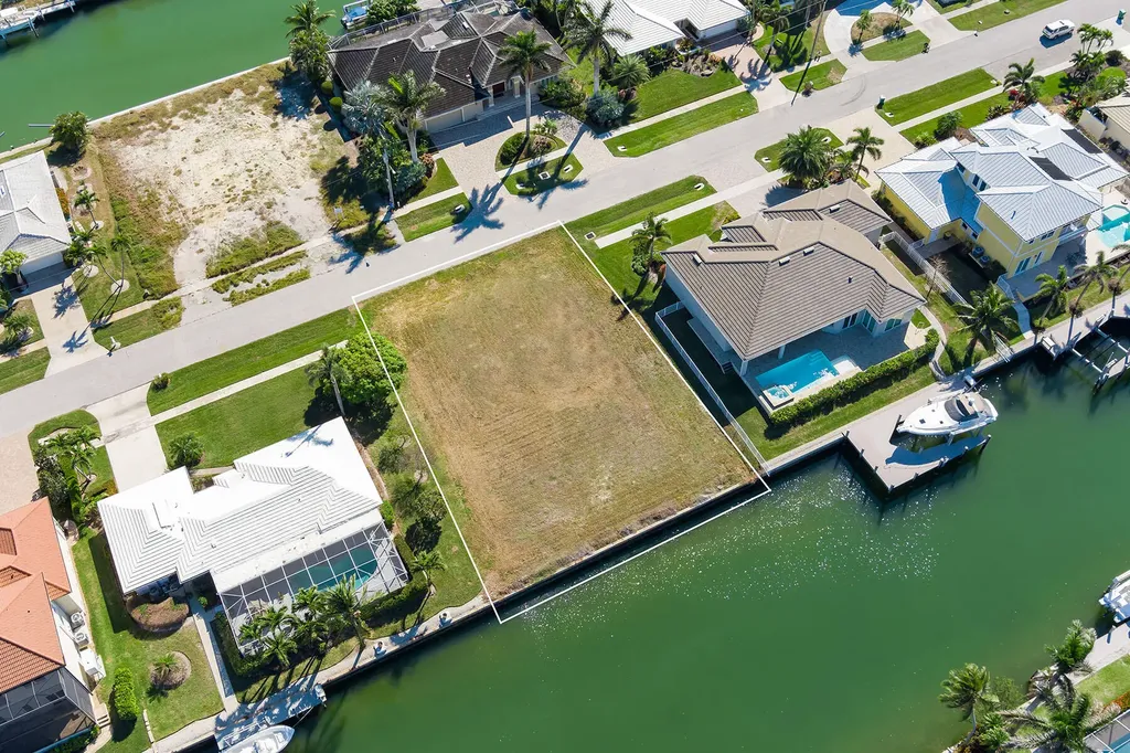 1748 Wavecrest Court Marco Island FL 34145