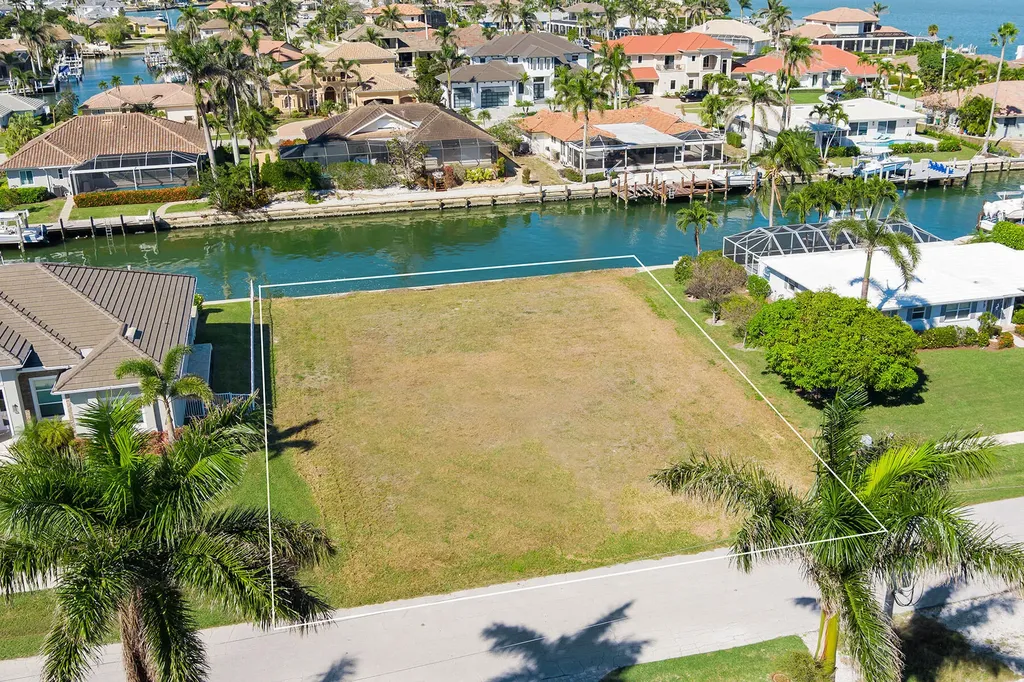 1748 Wavecrest Court Marco Island FL 34145