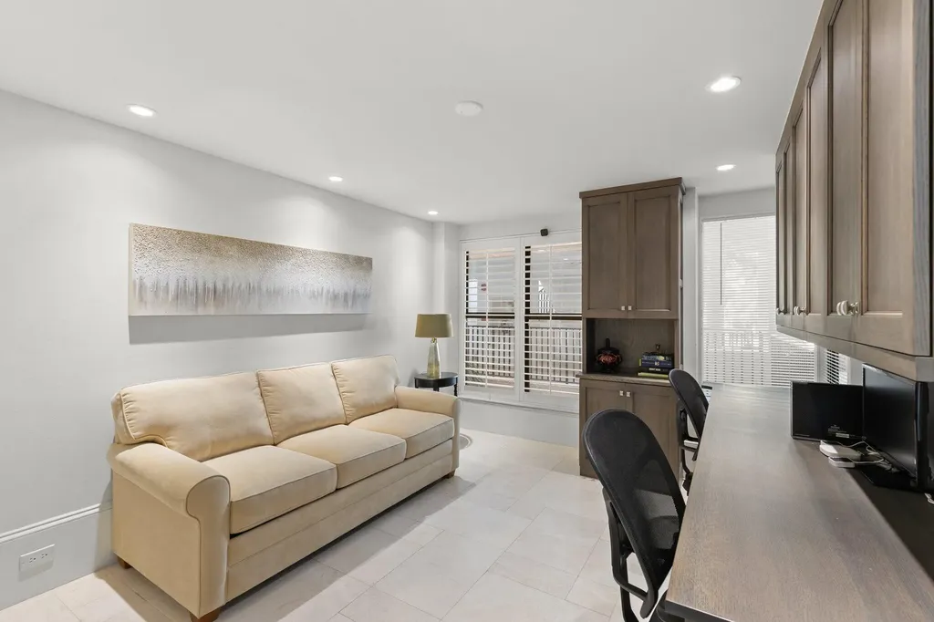 406 La Peninsula Boulevard Naples FL 34113