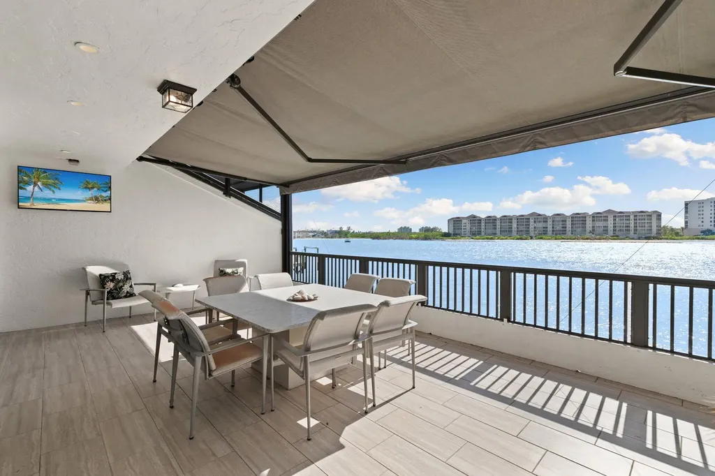 406 La Peninsula Boulevard Naples FL 34113