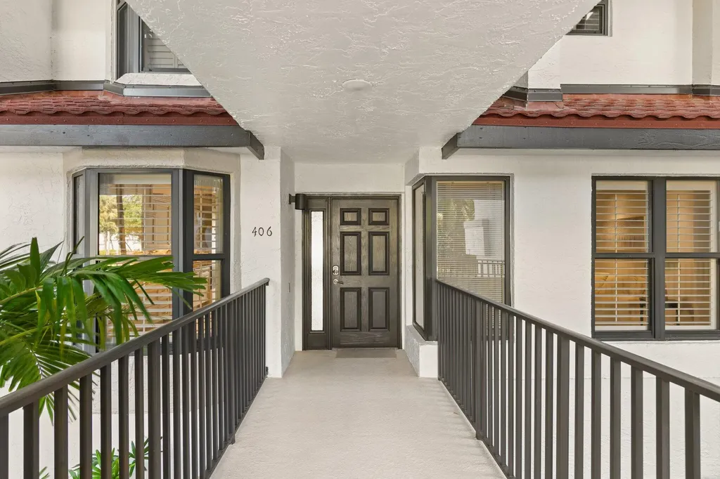 406 La Peninsula Boulevard Naples FL 34113