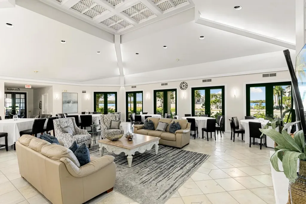 406 La Peninsula Boulevard Naples FL 34113