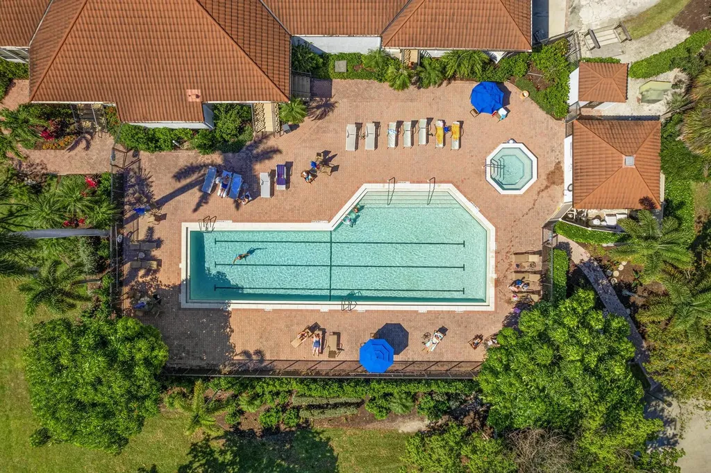 406 La Peninsula Boulevard Naples FL 34113