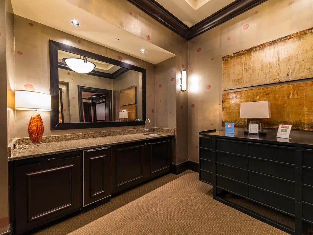 1050 Borghese Lane Naples FL 34114