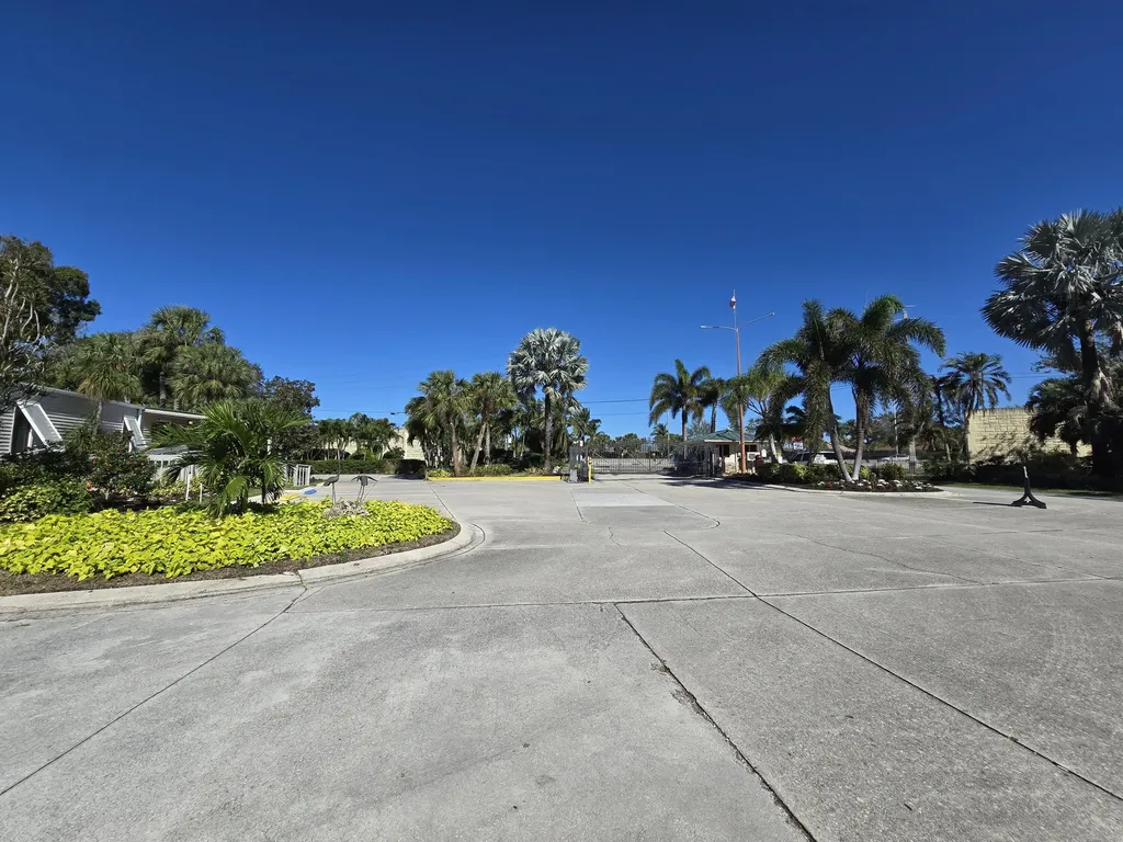 535 Cheetah Drive Naples FL 34114