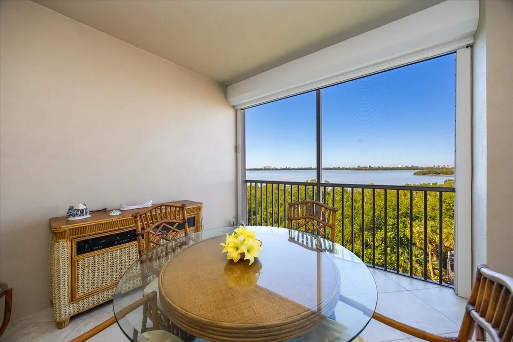 269 Vintage Bay Marco Island FL 34145