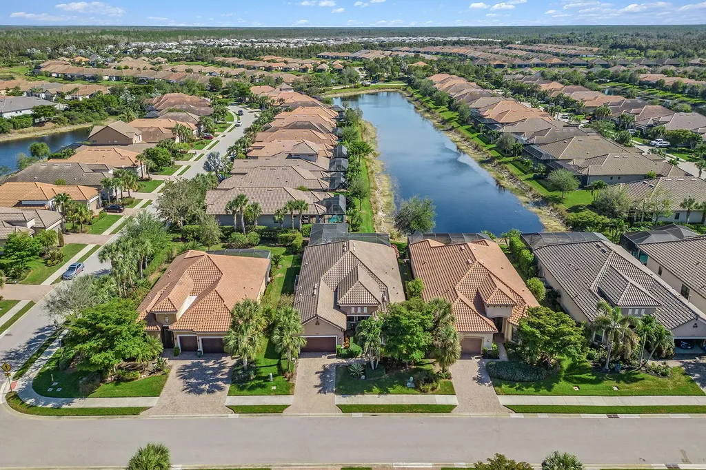 8464 Palacio Terrace W Naples FL 34114