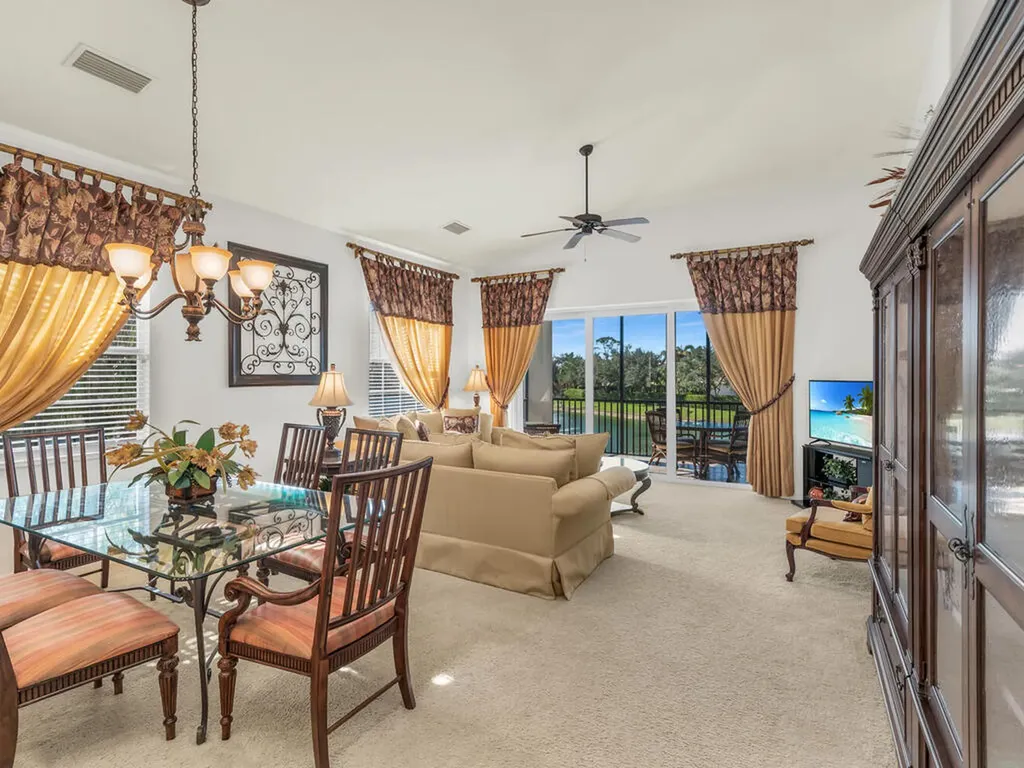 7869 Hawthorne Naples FL 34113