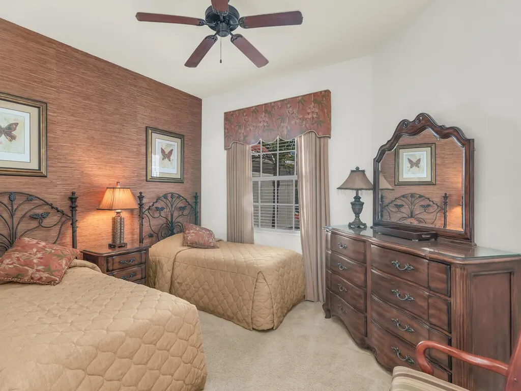 7869 Hawthorne Naples FL 34113