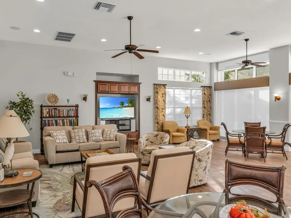 7869 Hawthorne Naples FL 34113