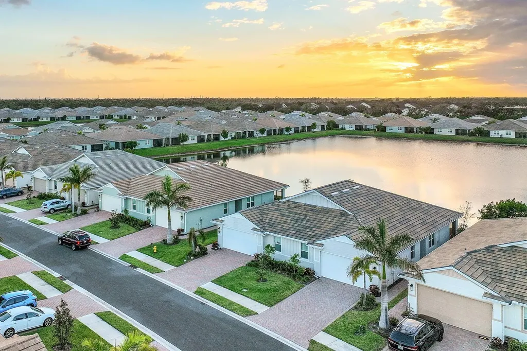 1212 Enbrook Naples FL 34114