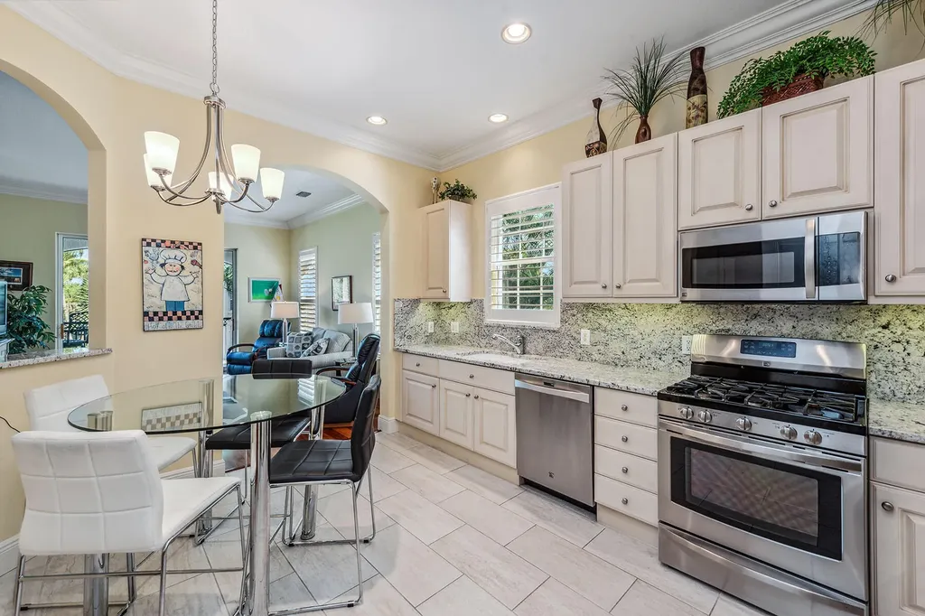 3189 Aviamar Circle Naples FL 34114