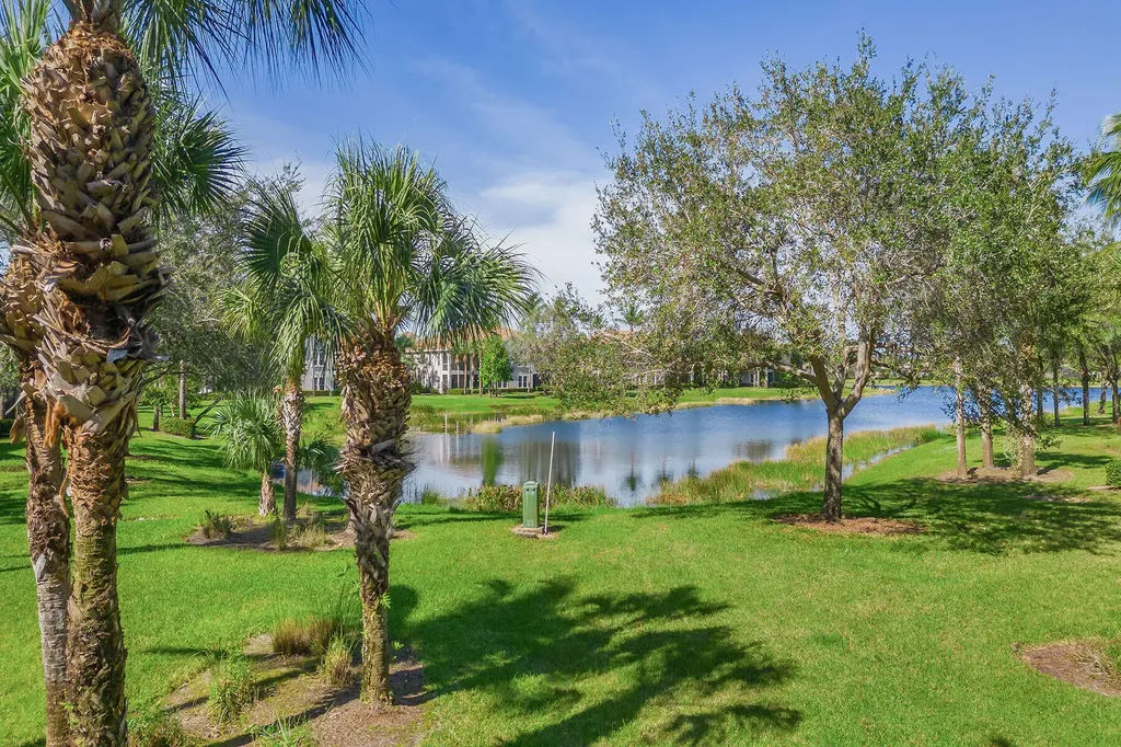 3189 Aviamar Circle Naples FL 34114