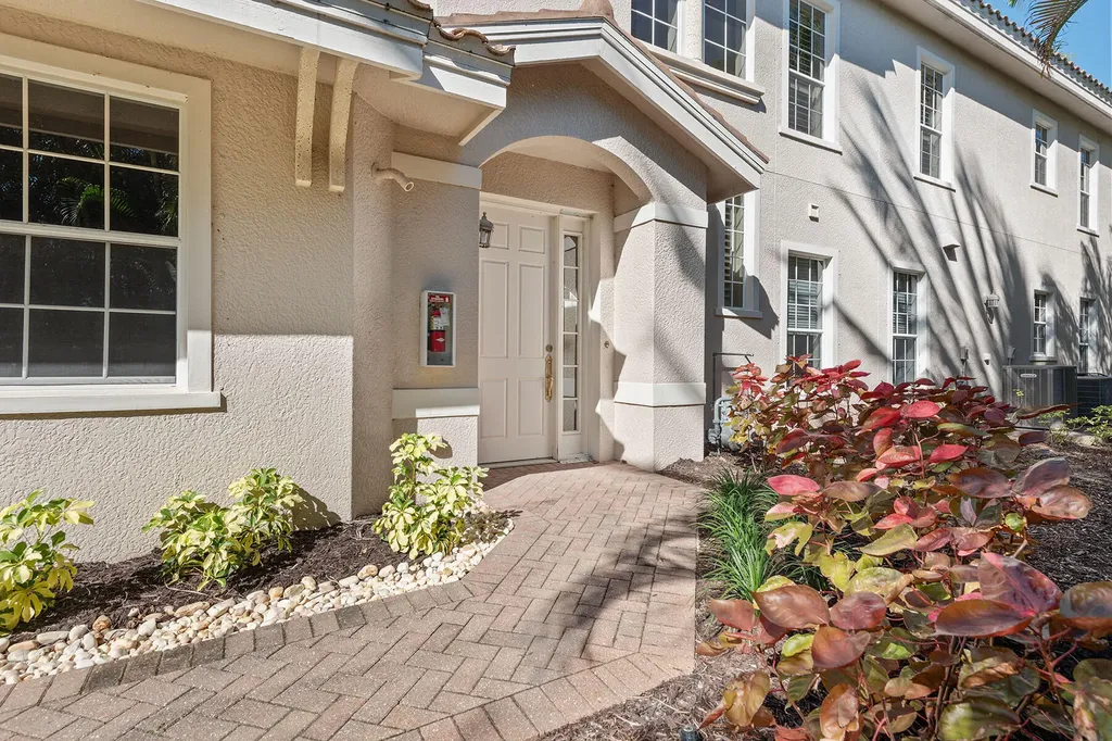 3189 Aviamar Circle Naples FL 34114