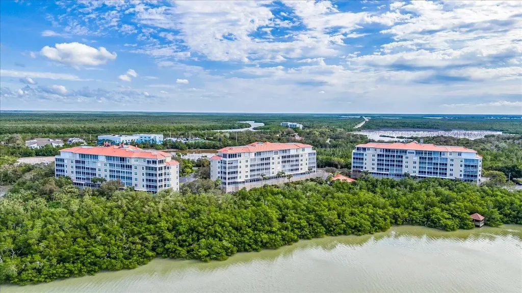 133 Vintage Bay Marco Island FL 34145