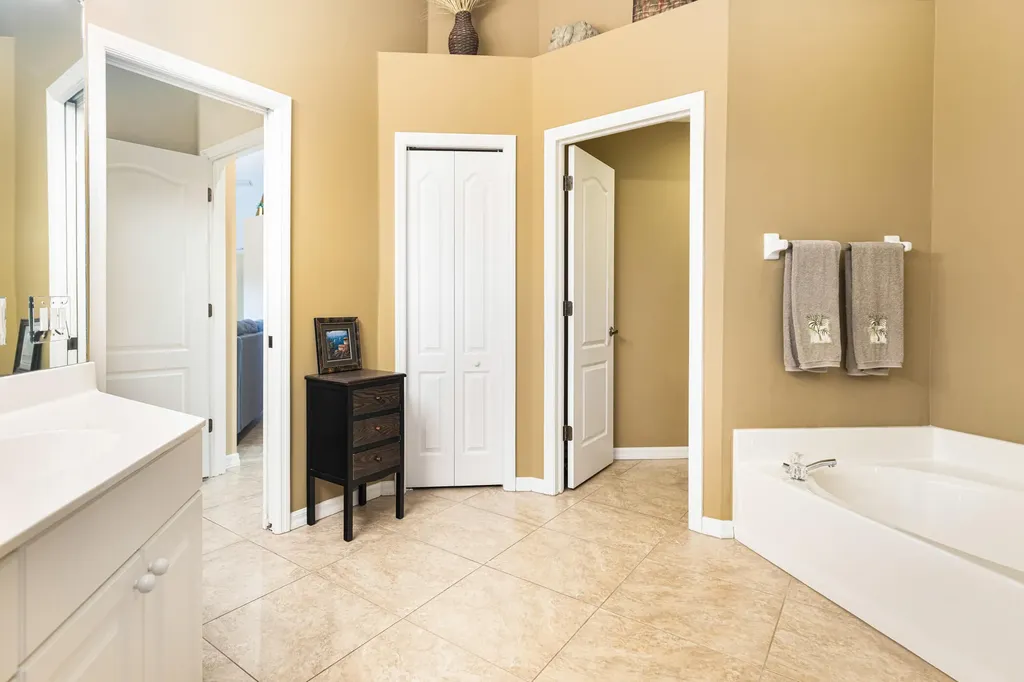 8476 Indian Wells Way Naples FL 34113