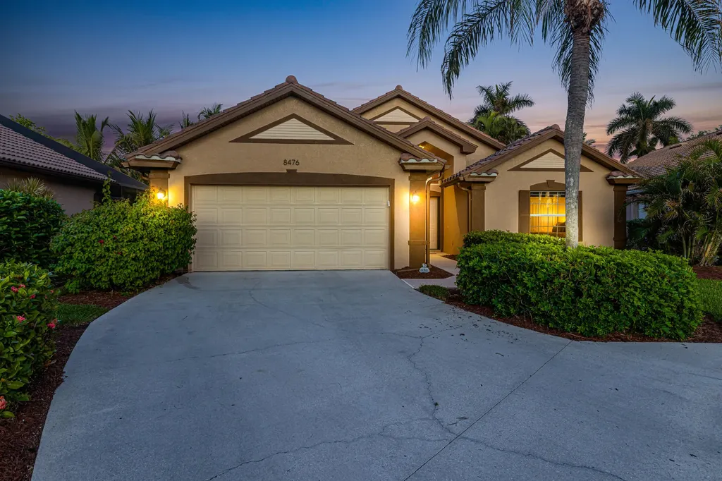 8476 Indian Wells Way Naples FL 34113
