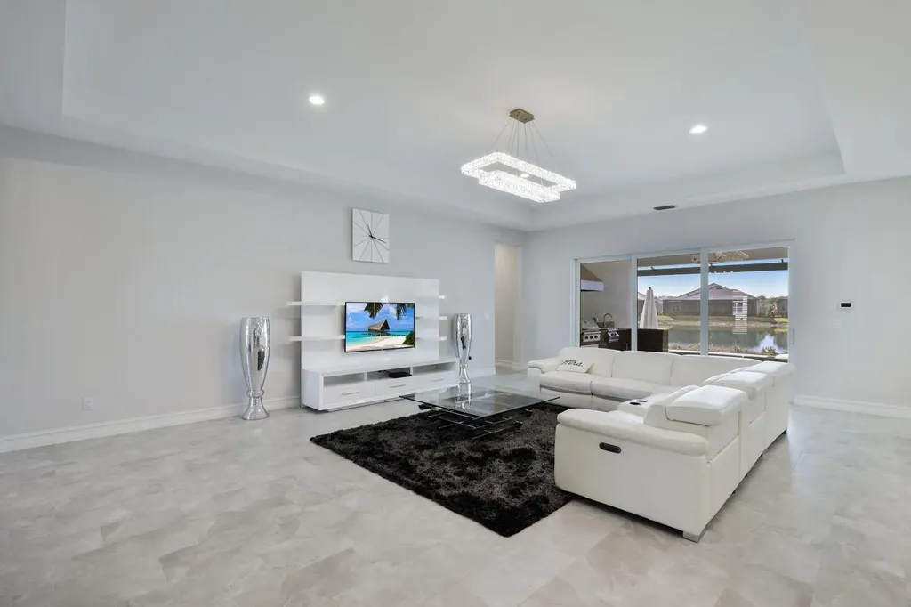 14327 Laguna Springs Lane Naples FL 34114