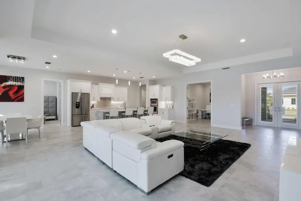 14327 Laguna Springs Lane Naples FL 34114