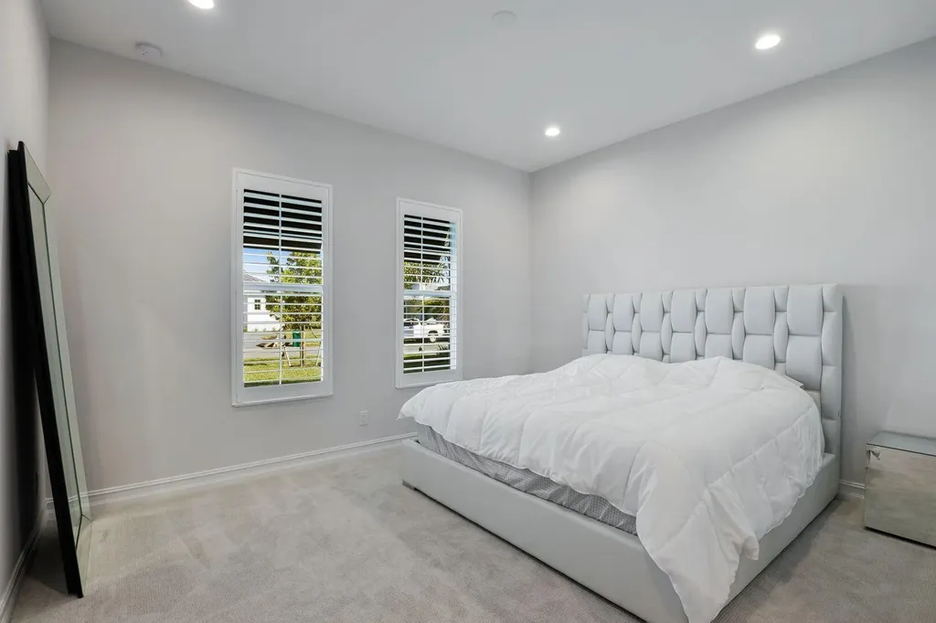 14327 Laguna Springs Lane Naples FL 34114