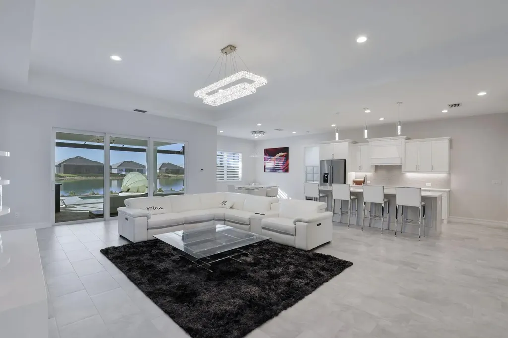 14327 Laguna Springs Lane Naples FL 34114