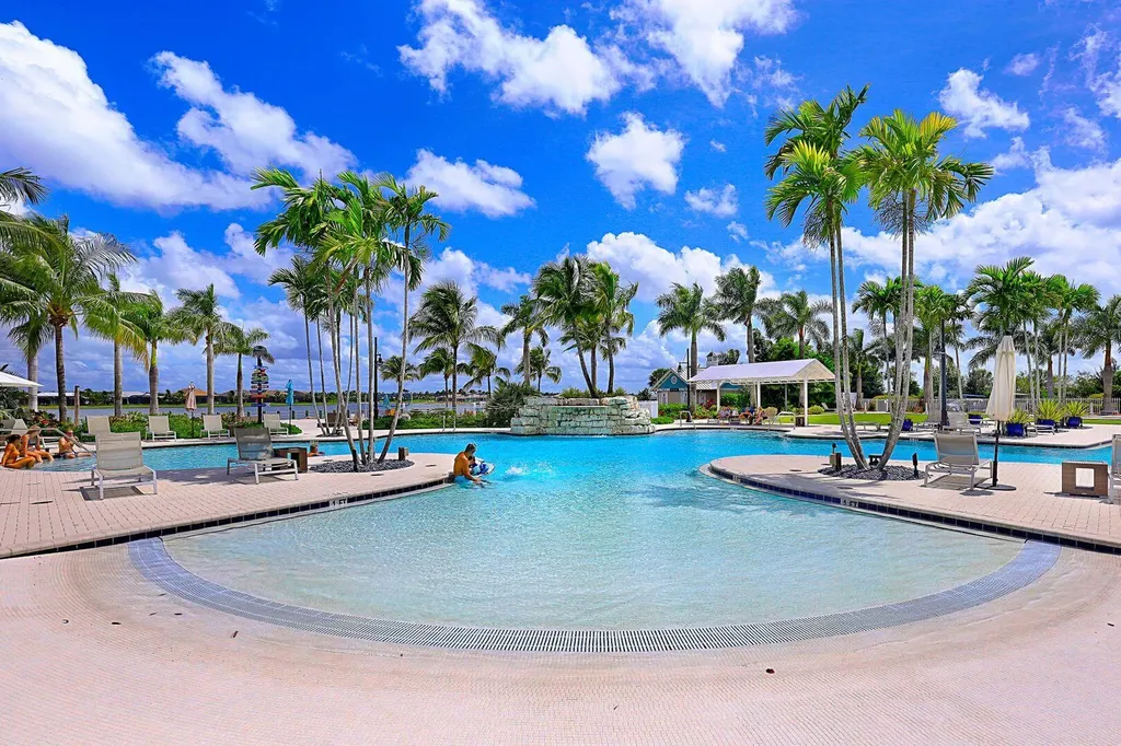 14327 Laguna Springs Lane Naples FL 34114