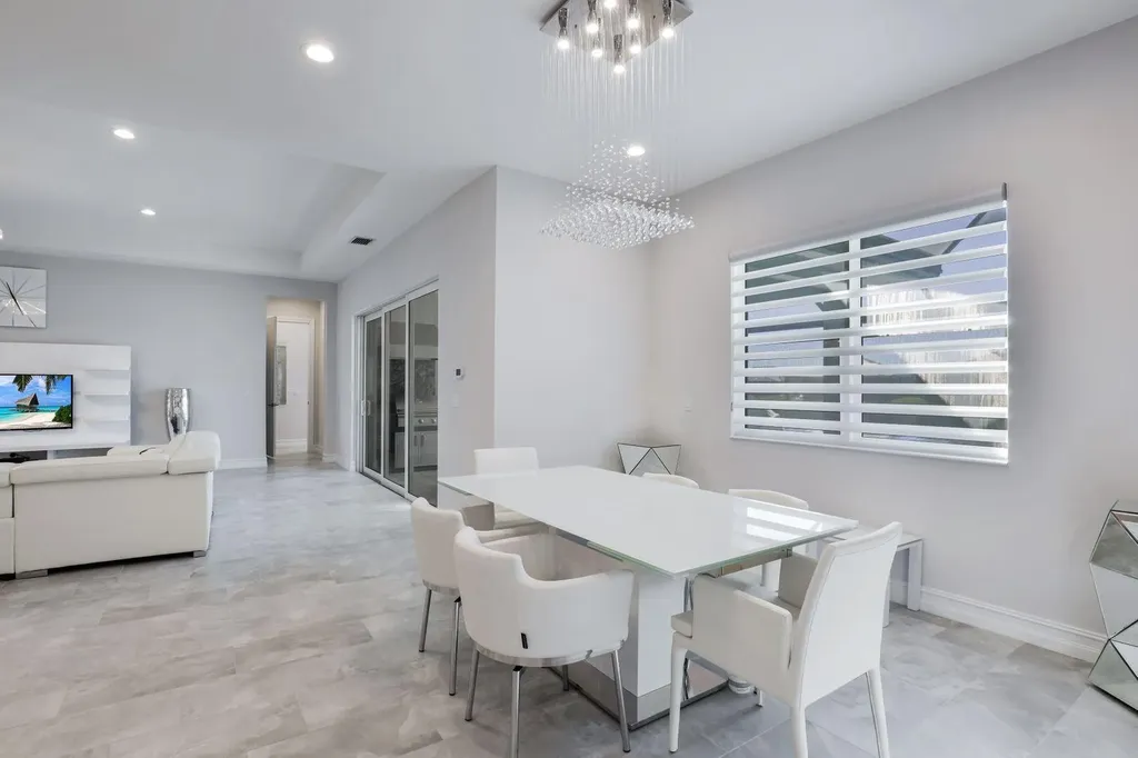 14327 Laguna Springs Lane Naples FL 34114