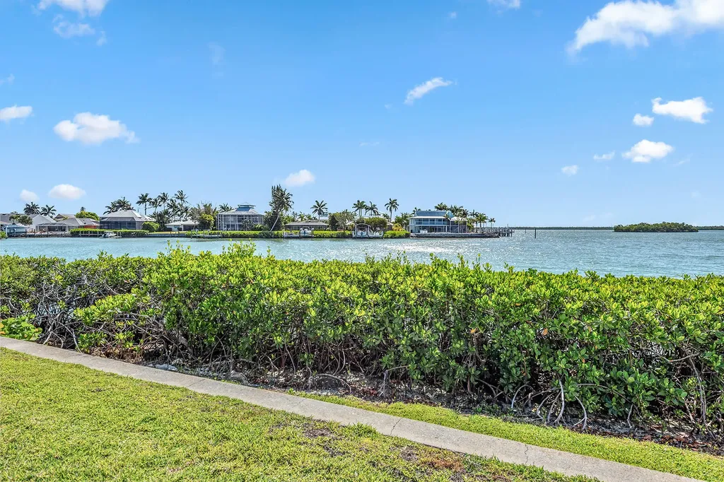 330 Kon Tiki Drive Naples FL 34113