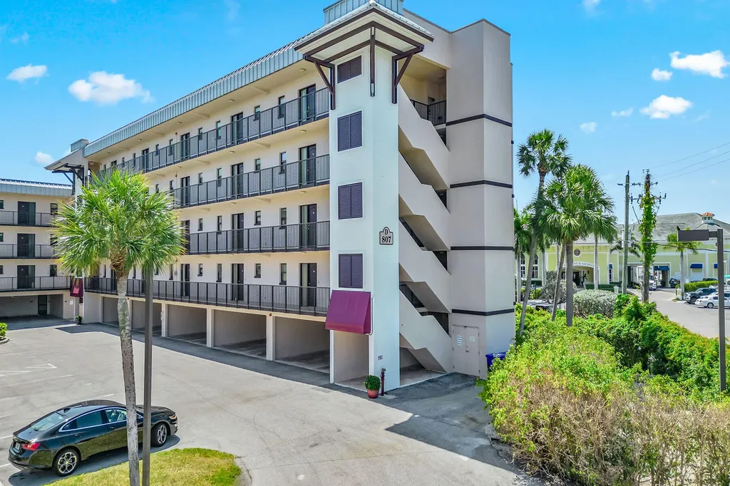 807 River Point Drive Naples FL 34102