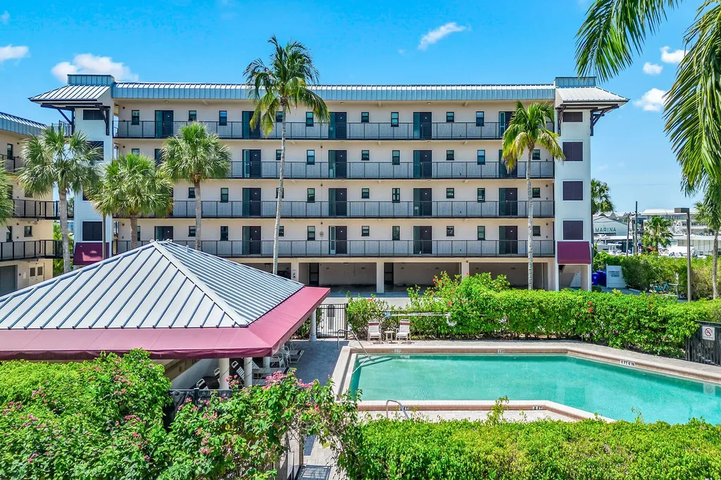 807 River Point Drive Naples FL 34102