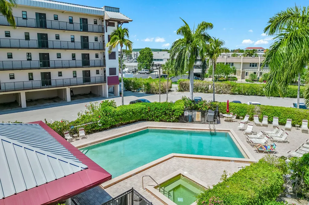 807 River Point Drive Naples FL 34102