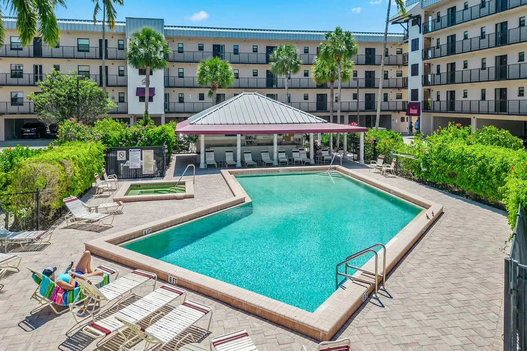 807 River Point Drive Naples FL 34102