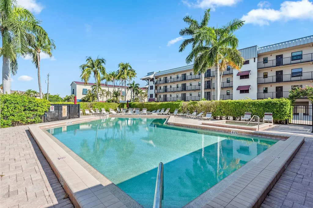 807 River Point Drive Naples FL 34102