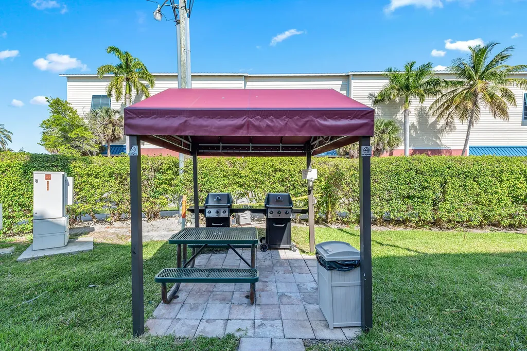 807 River Point Drive Naples FL 34102