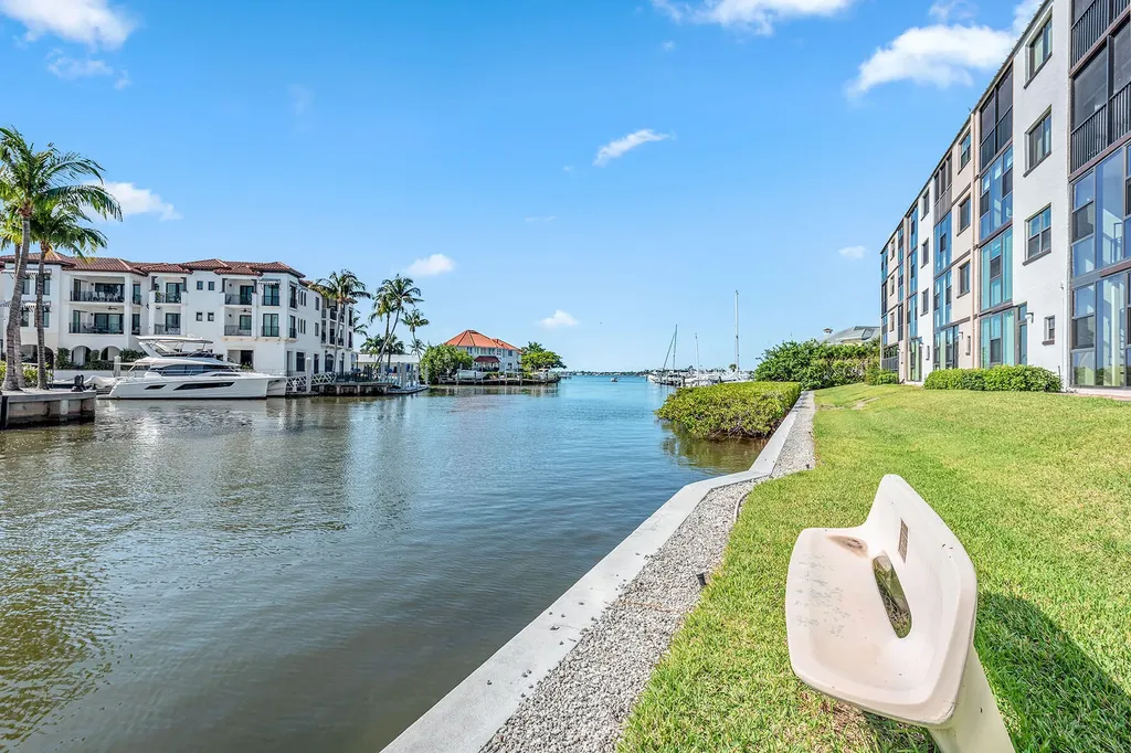 807 River Point Drive Naples FL 34102