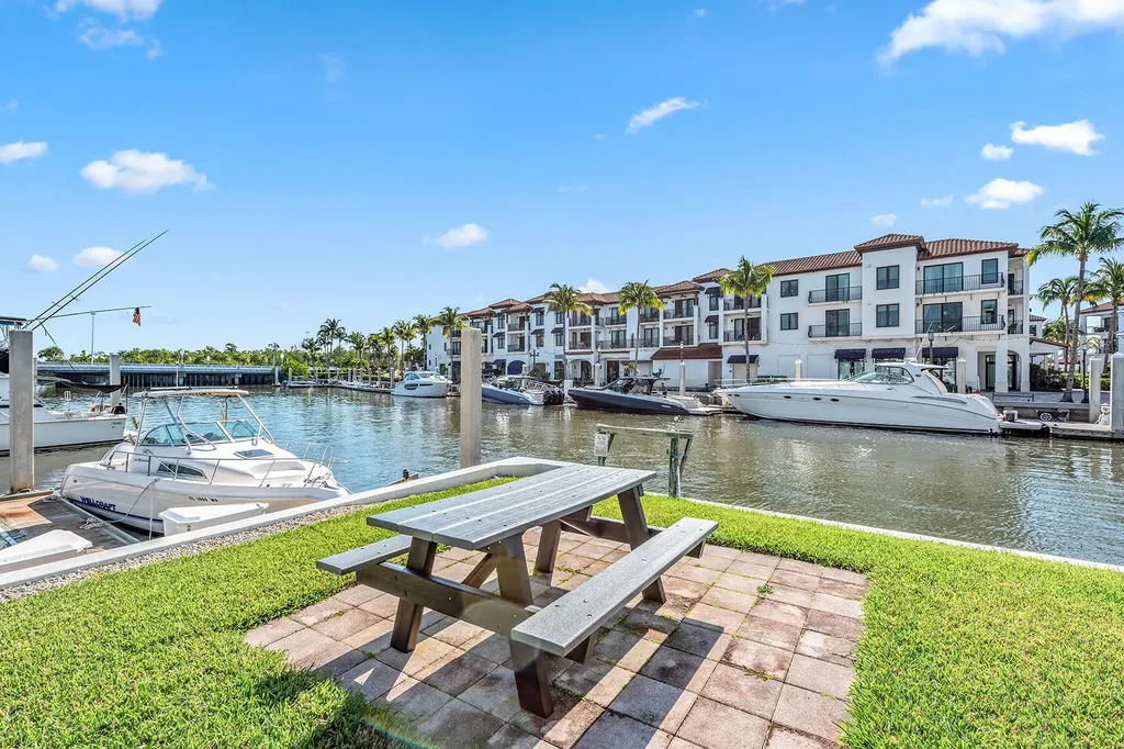 807 River Point Drive Naples FL 34102