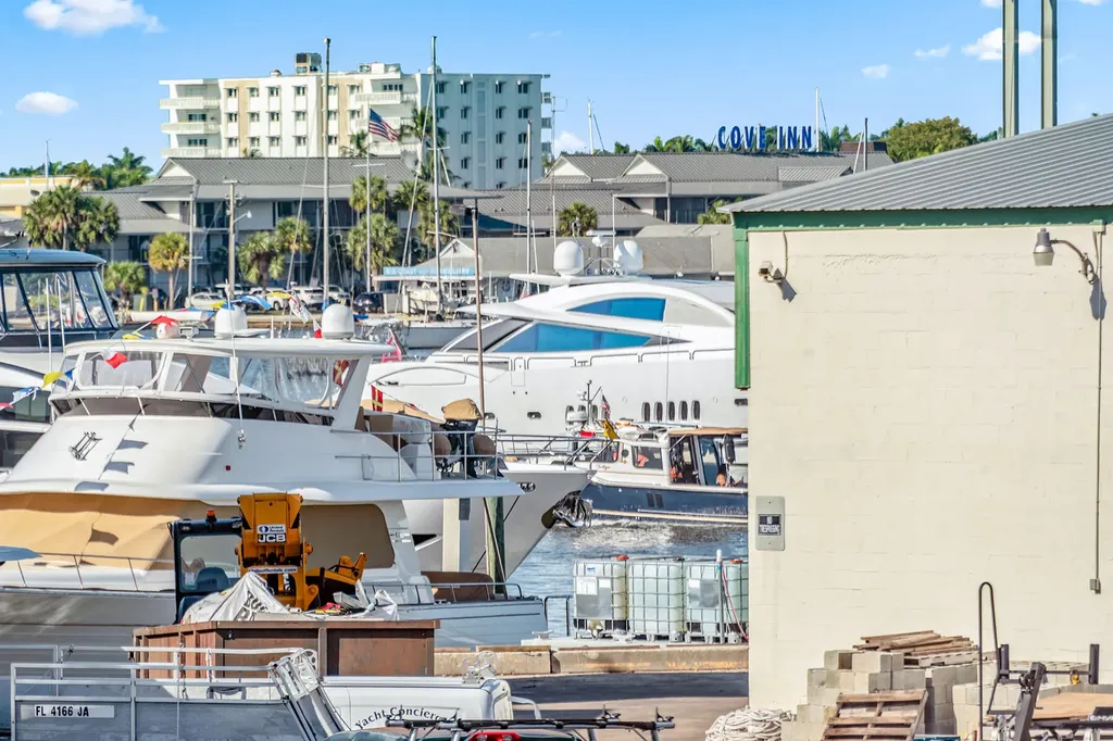 807 River Point Drive Naples FL 34102