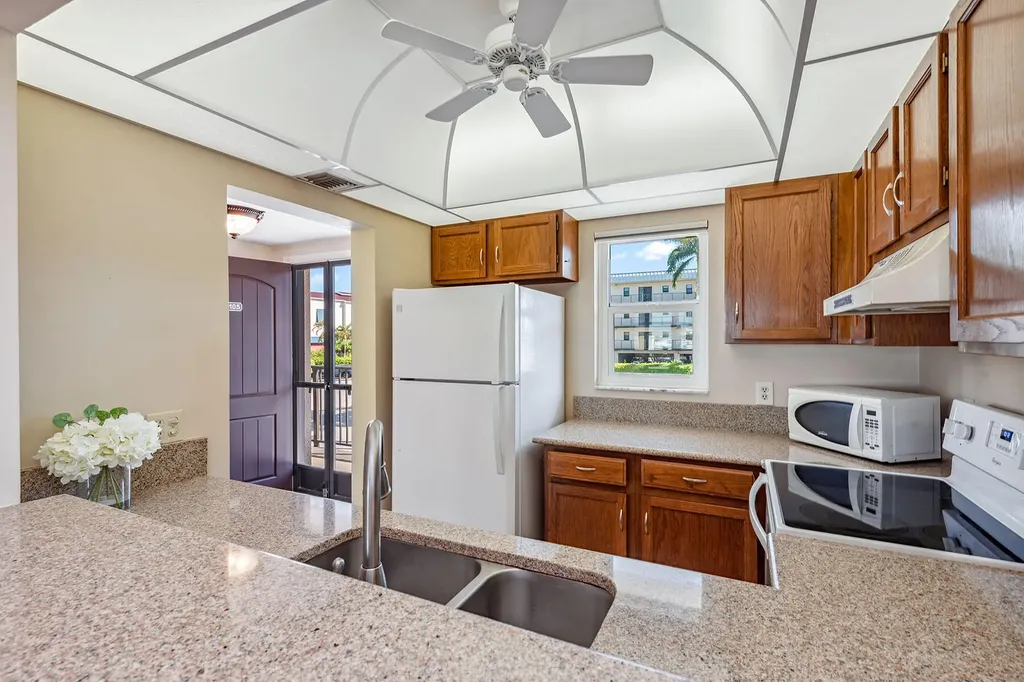 807 River Point Drive Naples FL 34102