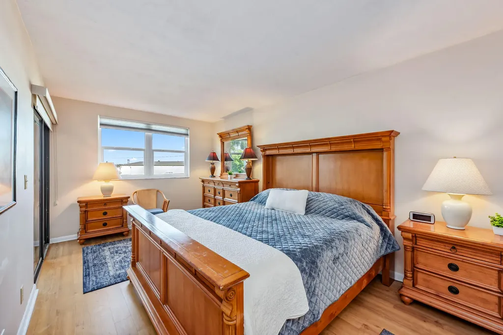 807 River Point Drive Naples FL 34102