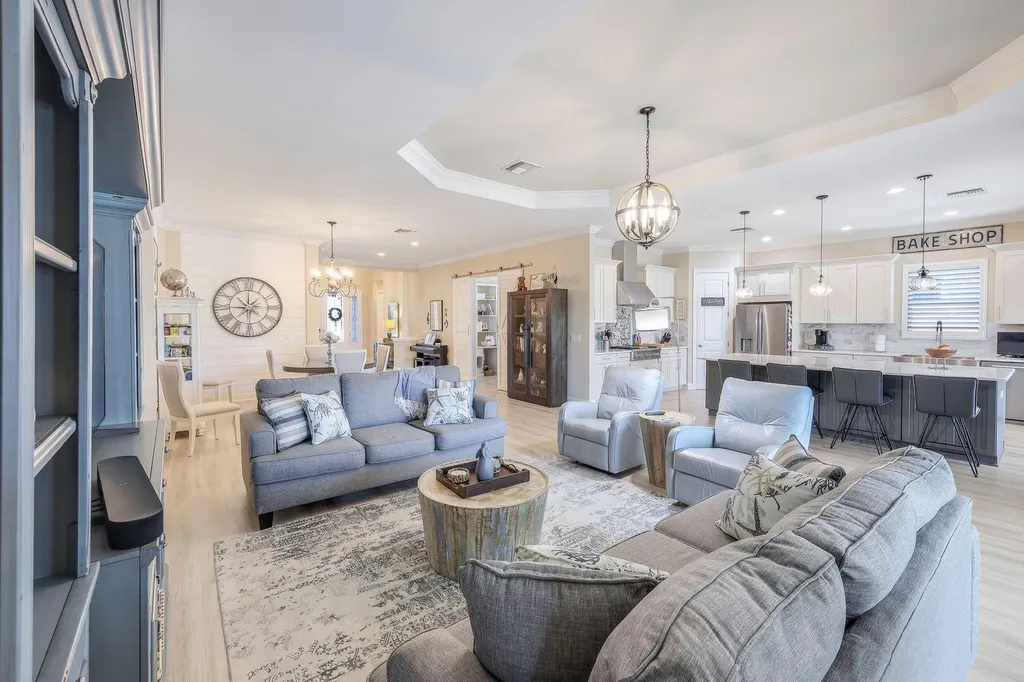 8384 Promoso Court Naples FL 34114