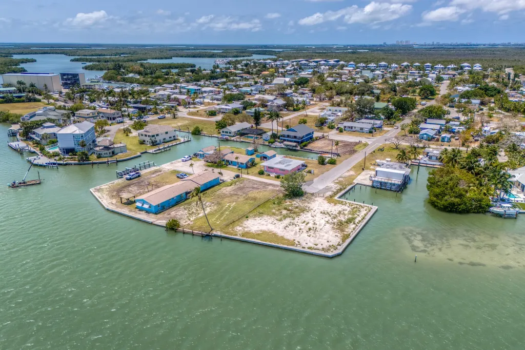 305 Pear Tree Avenue Goodland FL 34140