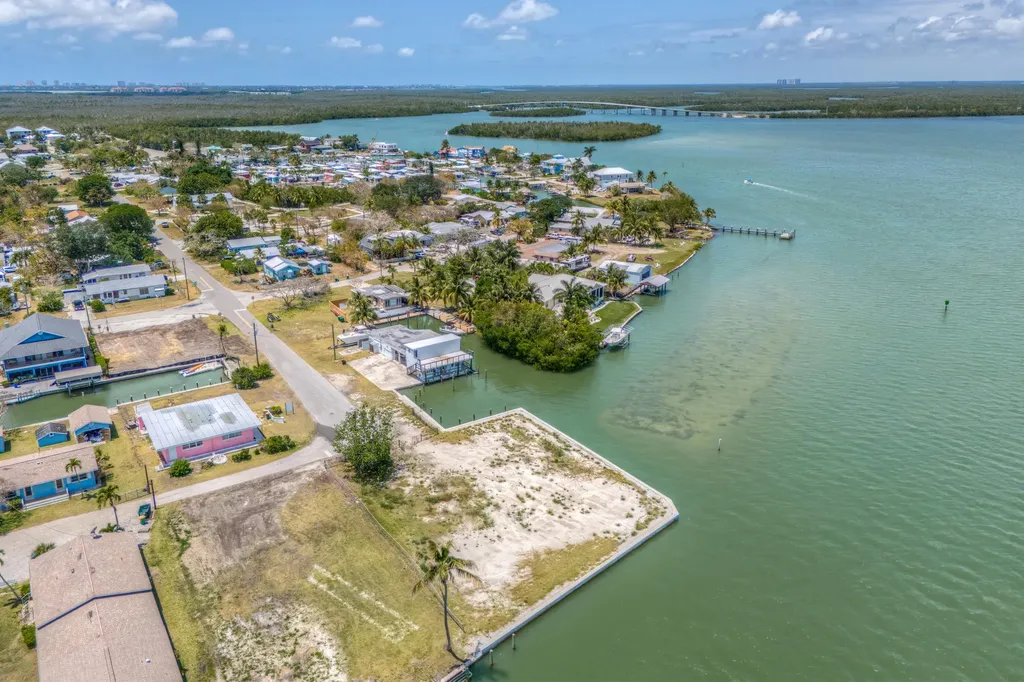 305 Pear Tree Avenue Goodland FL 34140