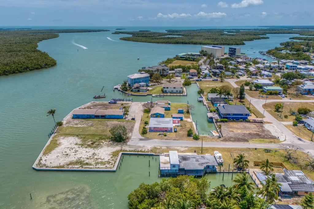 305 Pear Tree Avenue Goodland FL 34140