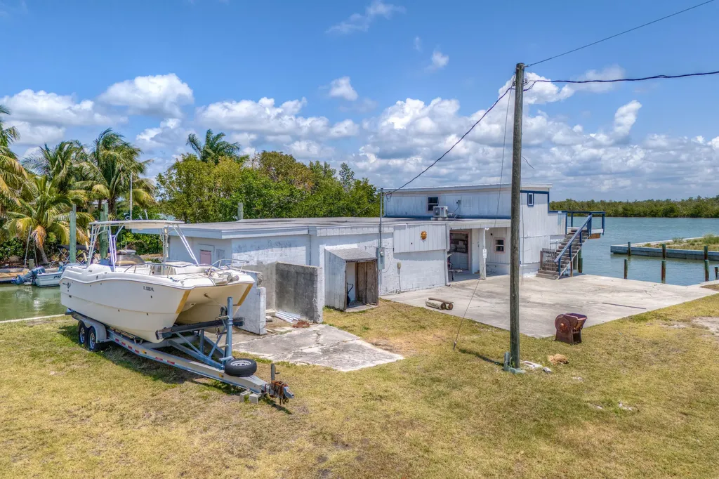 301 Pear Tree Avenue Goodland FL 34140