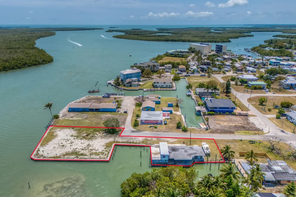 301 Pear Tree Avenue Goodland FL 34140