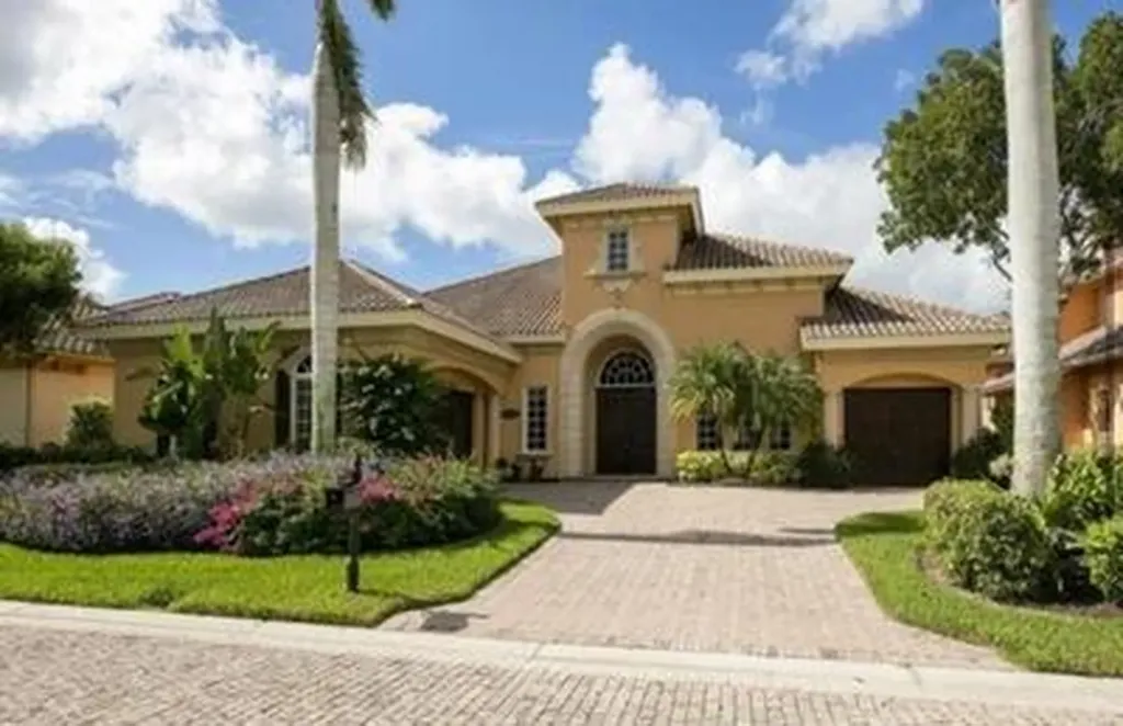 8572 Majorca Lane Naples FL 34114
