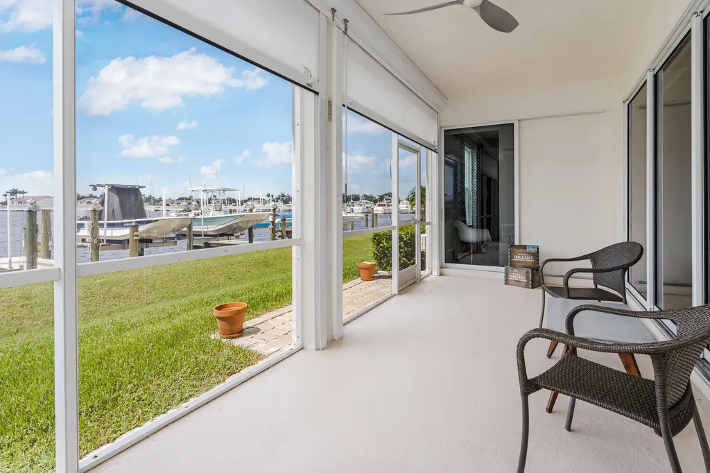 380 Stella Maris Naples FL 34114